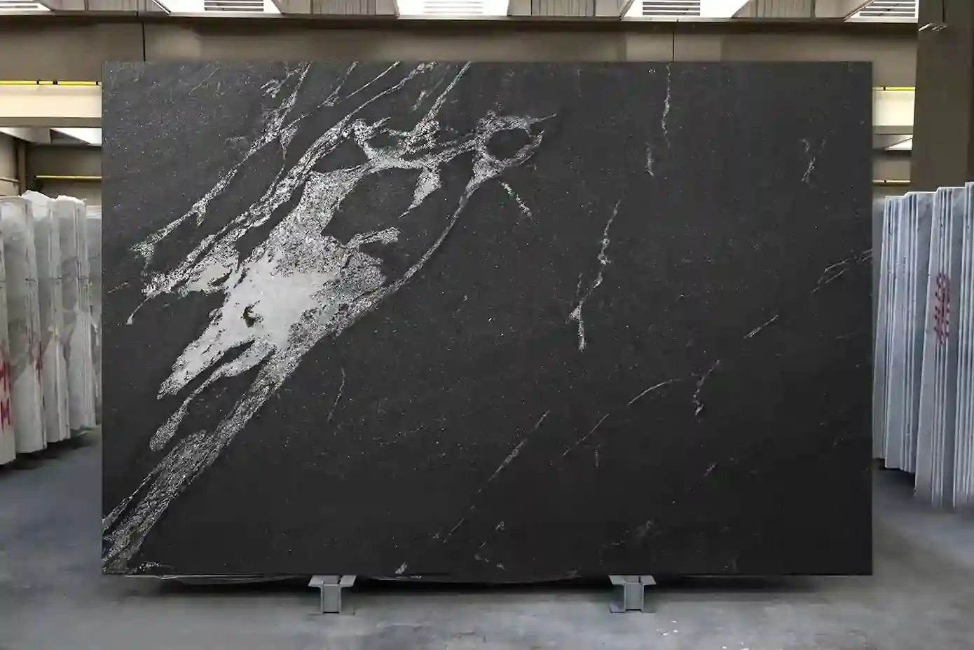 Đá tự nhiên Granite G065 - Black Mist Honed